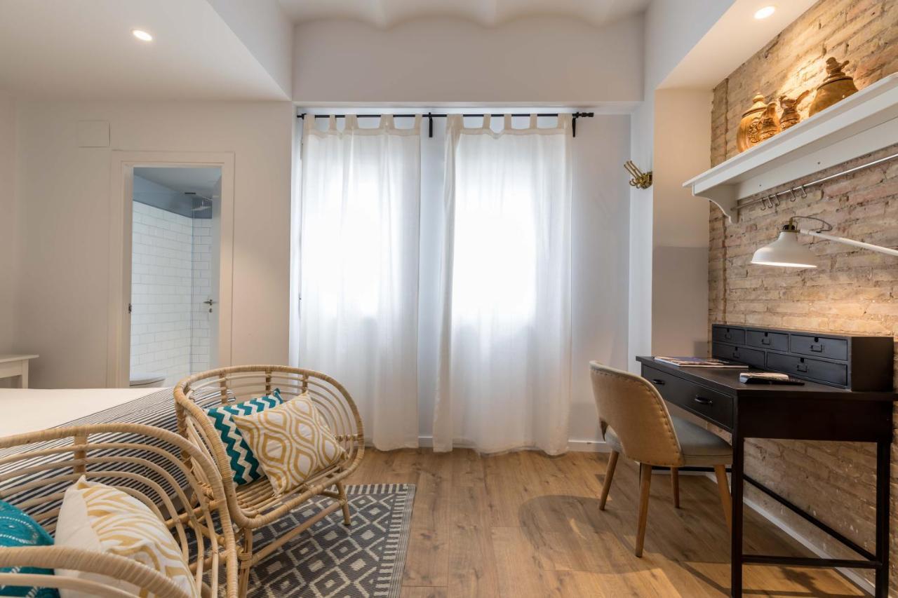 Maison Reina B&B Valencia Bagian luar foto